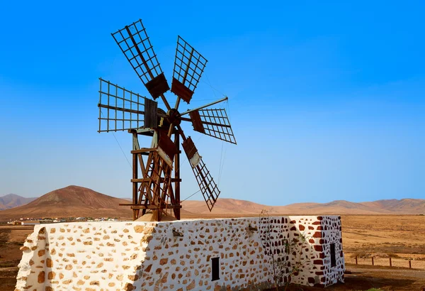 Moinho de vento Tefia Fuerteventura nas Ilhas Canárias — Fotografia de Stock
