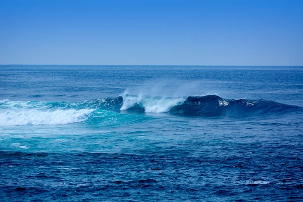 Jandia surfa stranden vågor i Fuerteventura — Stockfoto