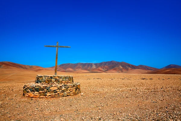 Tuineje cross in Fuerteventura Canarische eilanden — Stockfoto