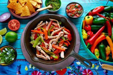 tavuk fajitas tava chili ve taraf Meksika