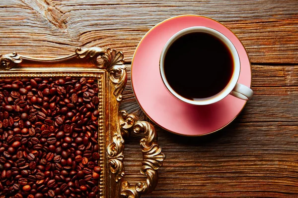 Coffee cup and beans on vintage golden tray — Stock Photo, Image