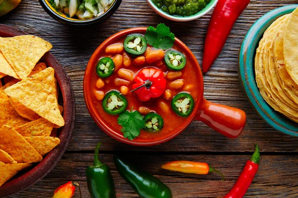 Fasolka charros meksykańska fasola z papryką chili — Zdjęcie stockowe