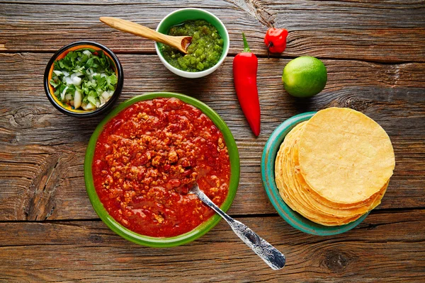 Чили с мясом платильо мексиканской кухни — стоковое фото