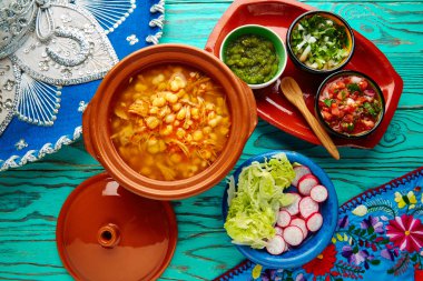 Pozole mote büyük Mısır ile güveç Meksika'dan