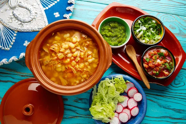 Pozole a porszem nagy kukorica pörköltet, Mexikó — Stock Fotó