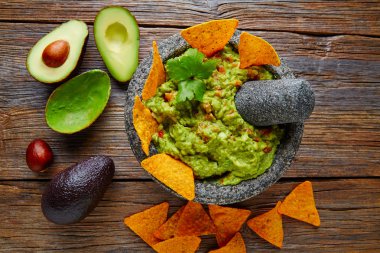 Guacamole Meksika molcajete cips ile