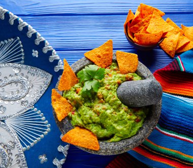 Guacamole Meksika molcajete cips ile