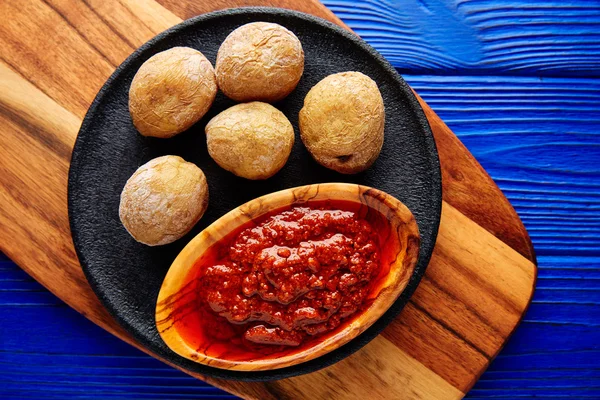 Papas arrugas al mojo batatas enrugadas Canário — Fotografia de Stock