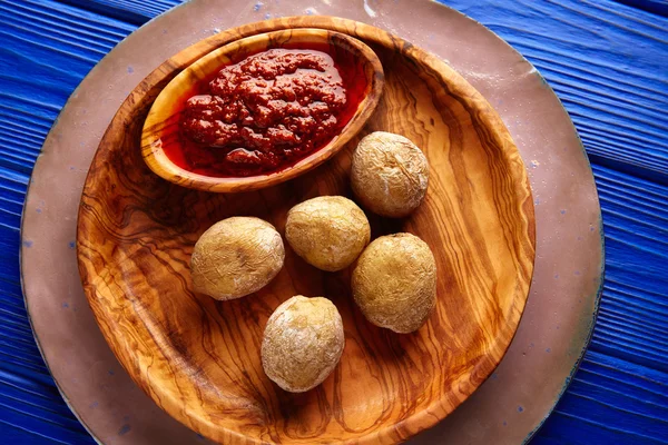 Papas arrugas al mojo batatas enrugadas Canário — Fotografia de Stock