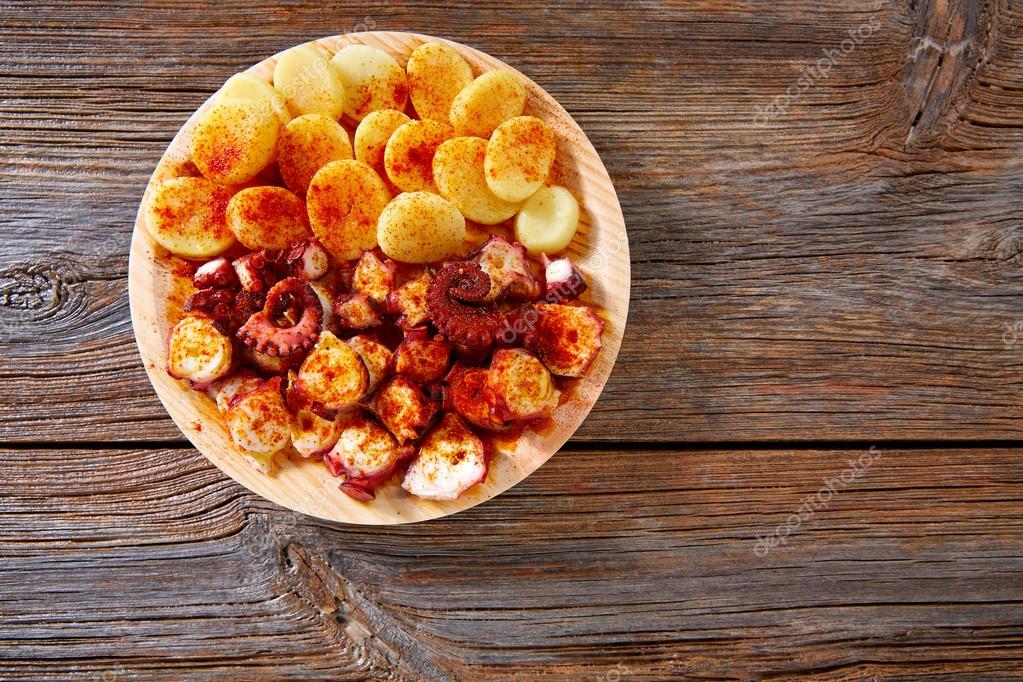 Pulpo A Feira With Octopus Potatoes Gallega Style Stock Photo Image By C Lunamarina 98751376