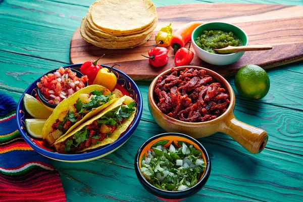 Tacos al pastore messicano con ananas coriandolo — Foto Stock