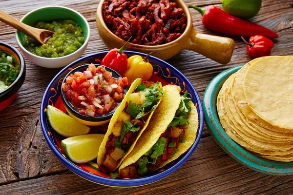 Tacos al pastor mexicano com abacaxi coentro — Fotografia de Stock