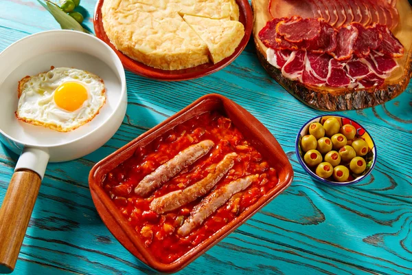 Tapas pisto con tomate ratatouille yumurta sosis — Stok fotoğraf