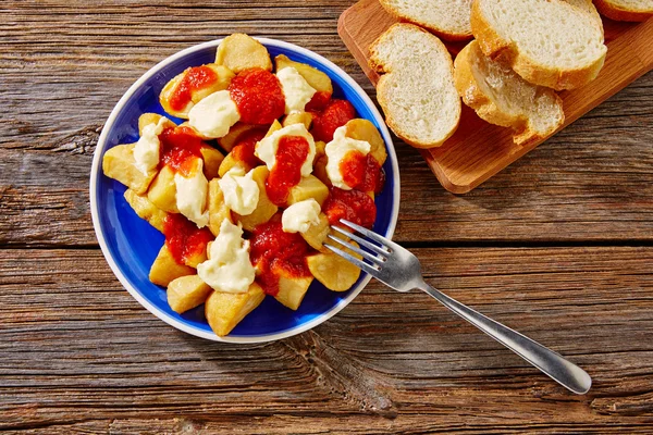 Tapas Patatas Bravas burgonya sültkrumpli a paradicsom — Stock Fotó