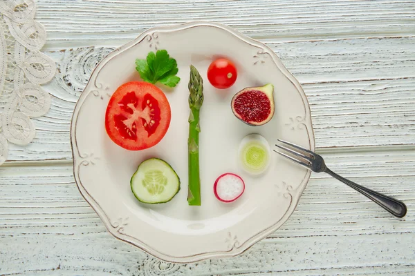 Conceito de alimento cru de vegetais saudáveis em branco — Fotografia de Stock