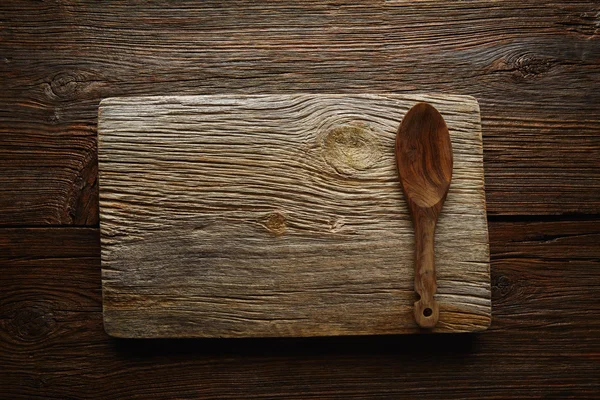 Aged wood cutting board copyspace and spoon — Stock Photo, Image