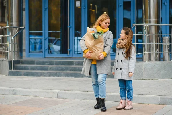 Family Shopping Mother Her Daughter Holding Grocery Shopping Bag Vegetables — Stock Photo, Image