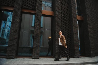 Yakışıklı bir iş adamının portresi