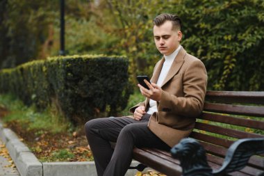 Yakışıklı bir iş adamının portresi