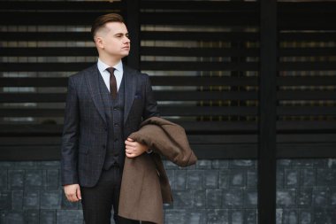 Yakışıklı bir iş adamının portresi