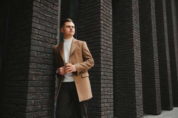 Retrato Modelo Hombre Negocios Moda Guapo Vestido Con Traje Elegante — Foto de Stock