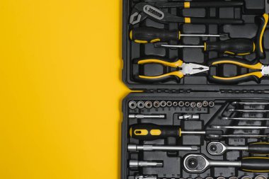 Araba tamiri için araç gereçleri olan kutu, yakın plan