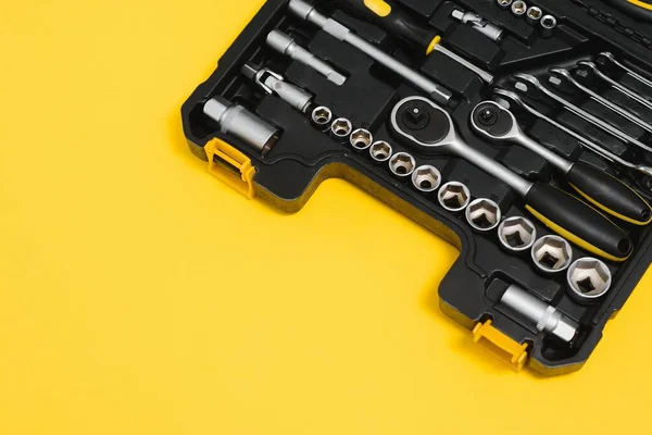 Box Mit Werkzeug Für Die Autoreparatur Nahaufnahme — Stockfoto