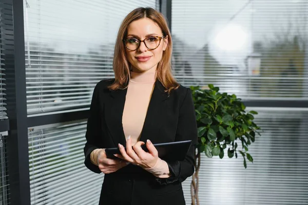 Portrait Middle Age Businesswoman Standing Digital Tablet Office Business People — Stock Photo, Image