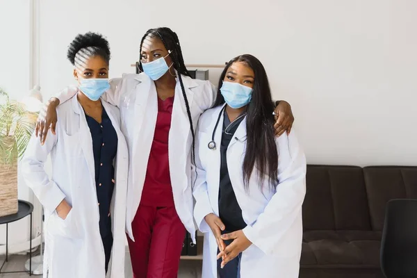 Grupp Afrikanska Läkare Porträtt — Stockfoto