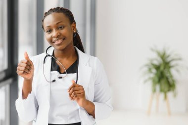 Bir grup doktor ve hemşire hastaneye kaldırıldı.