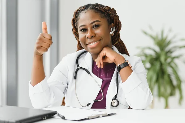 Medicine Online Service Healthcare Concept Happy Smiling African American Female — Stock Photo, Image
