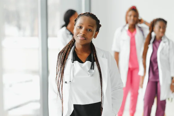 Grupa Afrykańskiego Lekarza Pielęgniarki Oddziale Szpitalnym — Zdjęcie stockowe