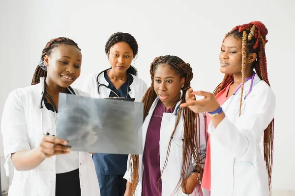 Grupo Médico Enfermeiro Afro Americano Enfermaria Hospitalar — Fotografia de Stock