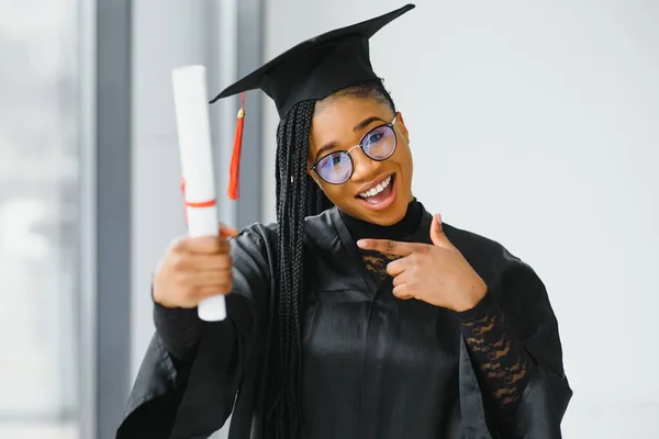 Bastante Africano Mujer Universidad Graduado Graduación Fotos de stock