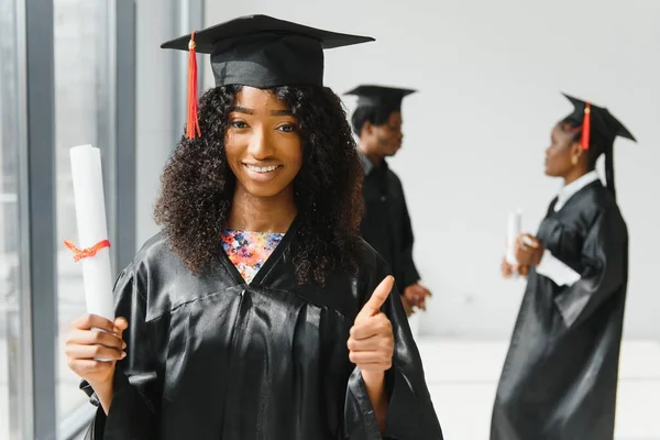 Groep Van Afrikaanse Amerikaanse Afgestudeerde Studenten — Stockfoto