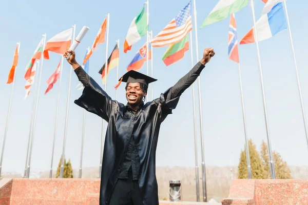 若いアフリカ系アメリカ人のティーン卒業 — ストック写真
