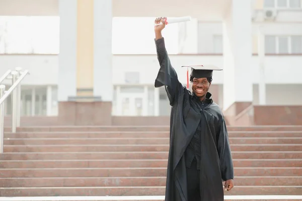 Junge Afroamerikanische Teen Mit Abschluss — Stockfoto