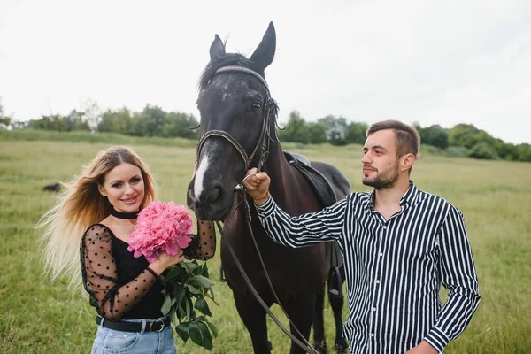 Portrait Happy Loving Couple Spending Time Horses Ranch — Φωτογραφία Αρχείου