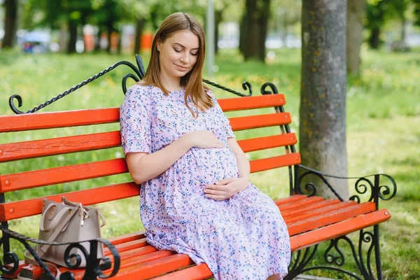 Pregnant Woman Doing Yoga Park Sitting Grass — Stock Photo, Image