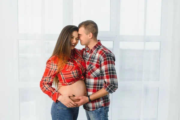 Perfil Tiro Esposa Grávida Marido — Fotografia de Stock