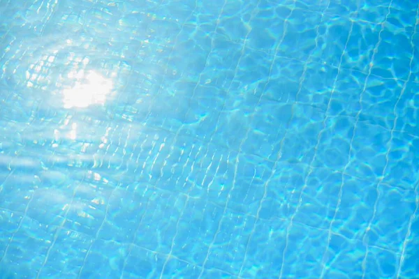 Piscina Dell Hotel Con Riflessi Sole — Foto Stock