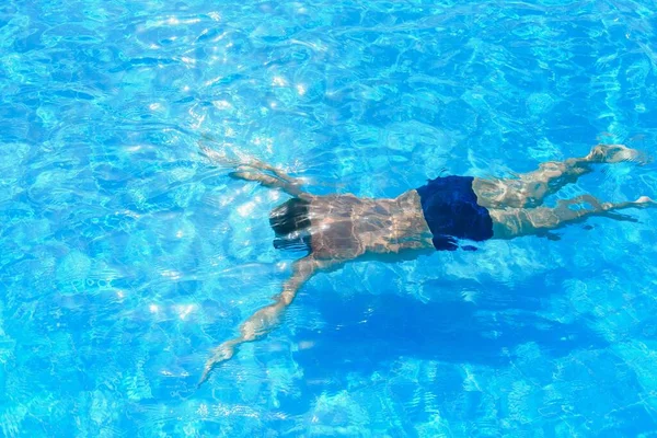 Nadador Profissional Subaquático Após Salto — Fotografia de Stock