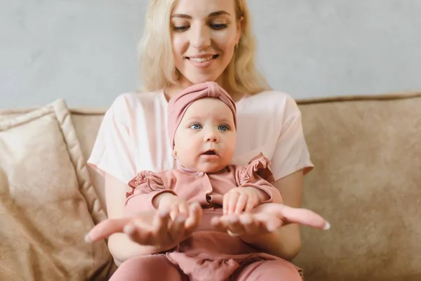 Portret Van Moeder Kind Lachen Spelen — Stockfoto