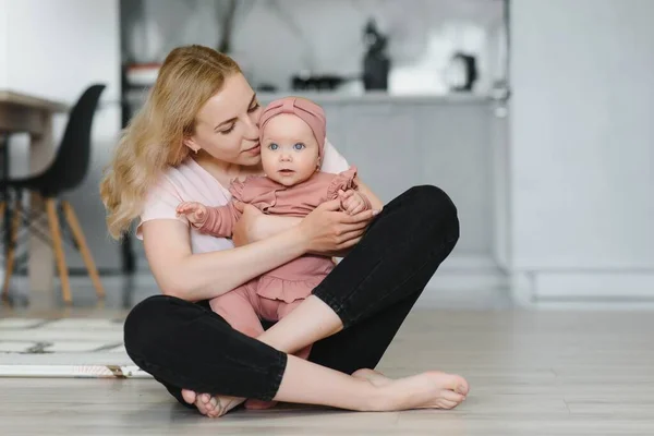 Portré Anya Gyermek Nevetés Játék — Stock Fotó