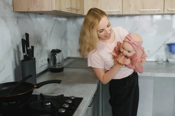 Woman Cooking Her Little Daughter Hands — Foto Stock