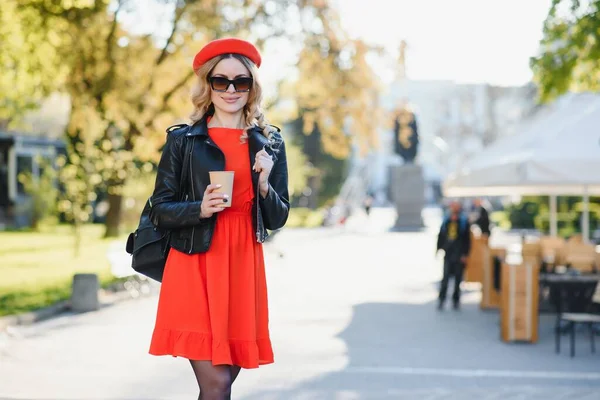 Cheerful Stylish Young Woman Street Drinking Morning Coffee Sunshine Light — Stockfoto