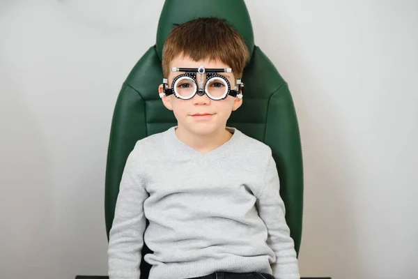 Cheerful Child Boy Glasses Checks Eye Vision Pediatric Ophthalmologist — Fotografia de Stock