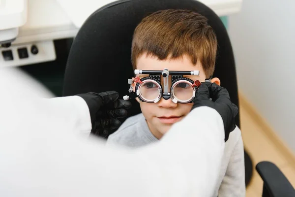Cheerful Child Boy Glasses Checks Eye Vision Pediatric Ophthalmologist — Foto Stock