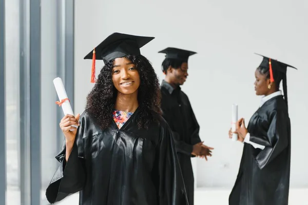 Porträtt Vackra Afroamerikanska Examen — Stockfoto