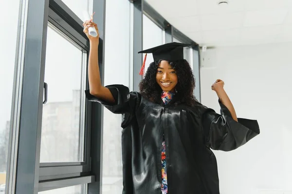 Porträtt Vackra Afroamerikanska Examen — Stockfoto